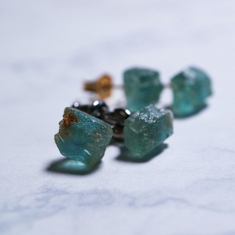 TROZO】アクアマリンのスタッドピアス | ウサギノネドコ TROZO】アクアマリンのスタッドピアス | ウサギノネドコ