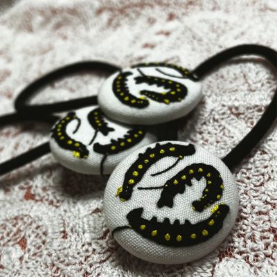 【むしめづ】セスジスズメ刺繍ヘアゴム